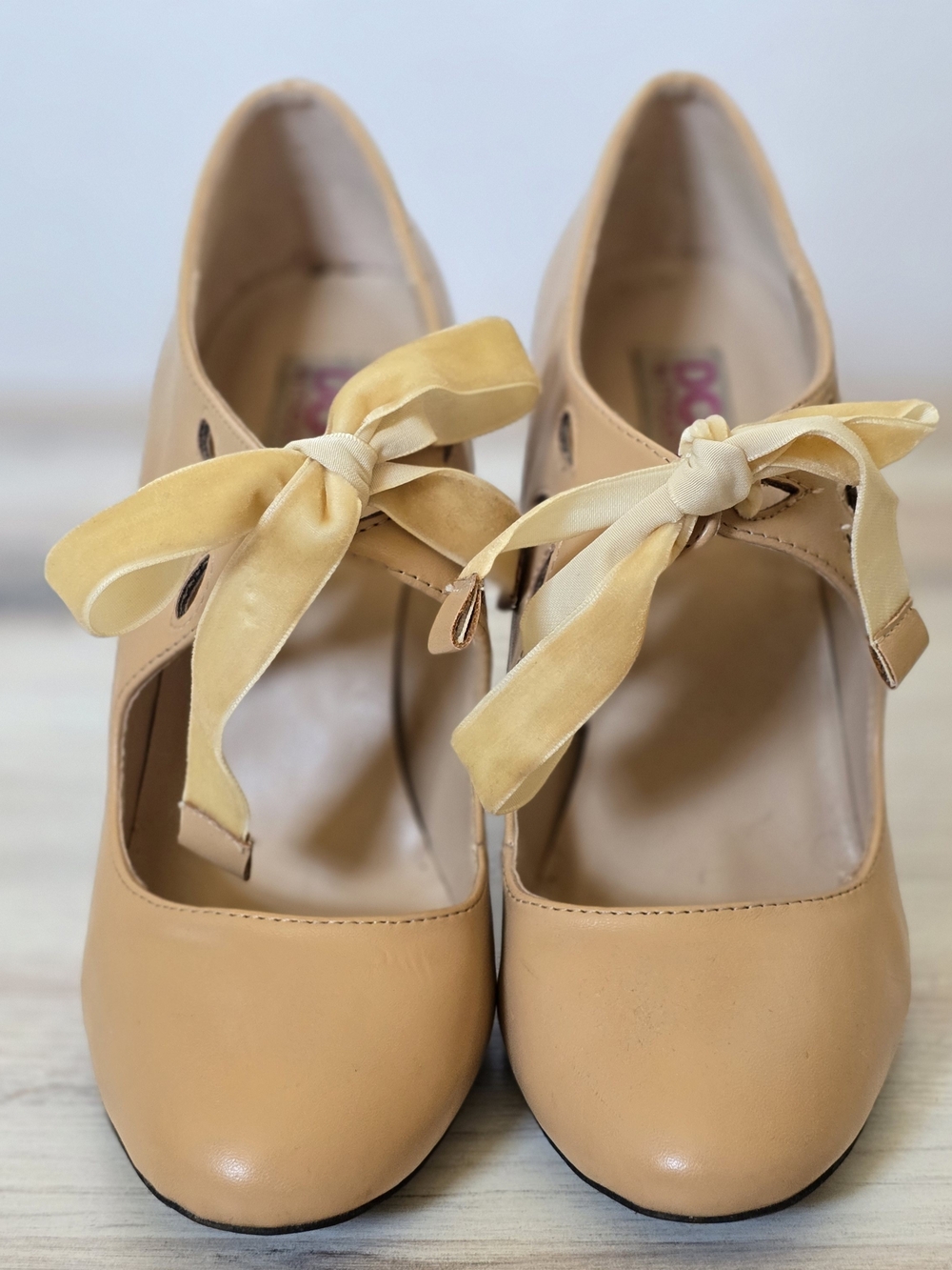 Mojo Moxy Tan Cutout Dress Pumps with Pale Yellow Bow - Picture 2 of 5